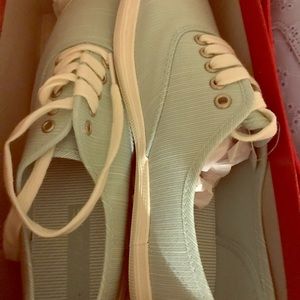 American eagle tennis shoes